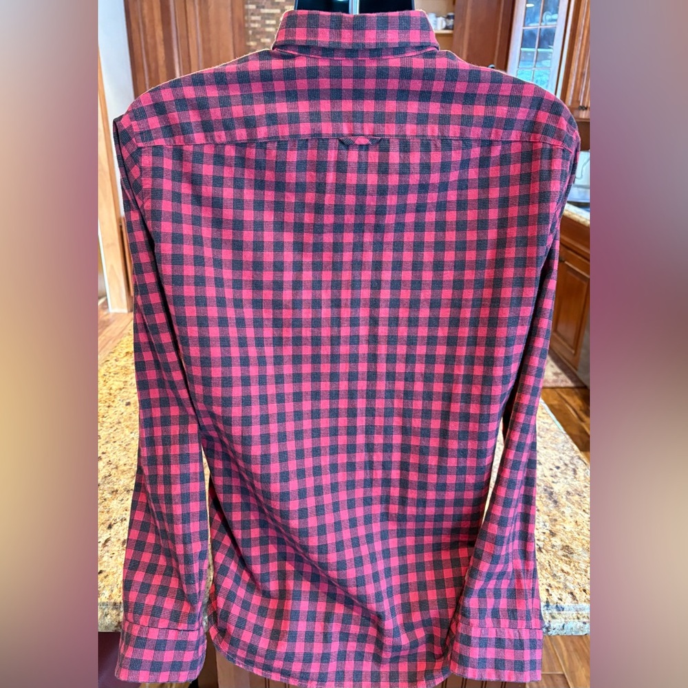 Vince men’s button front flannel shirt. Sharp red & blue plaid. Medium - Picture 6 of 6